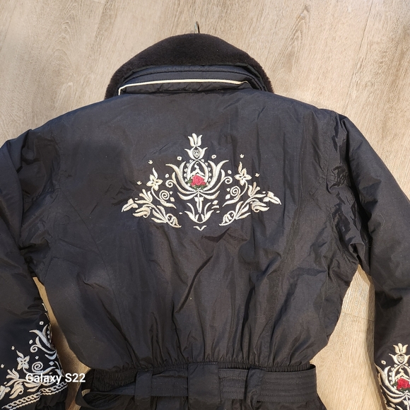 Vintage 80's Bogner Black Floral Embroidered Belted Faux Fur Collar Ski Suit GUC - Picture 4 of 16